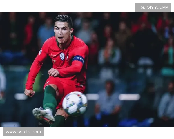 独特风格与魅力并存的足球明星们展现个性化的运动之路